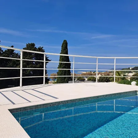 Apartment With Private Pool Split Exterior photo