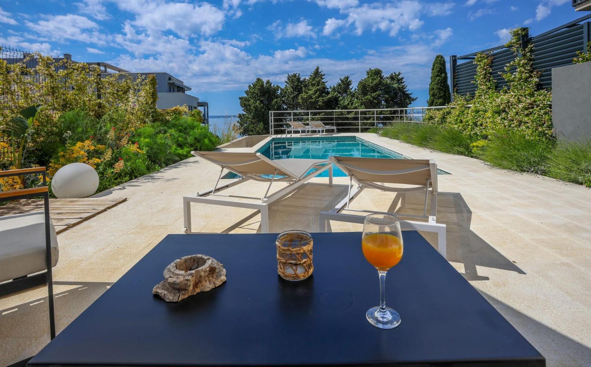 Apartment With Private Pool Split