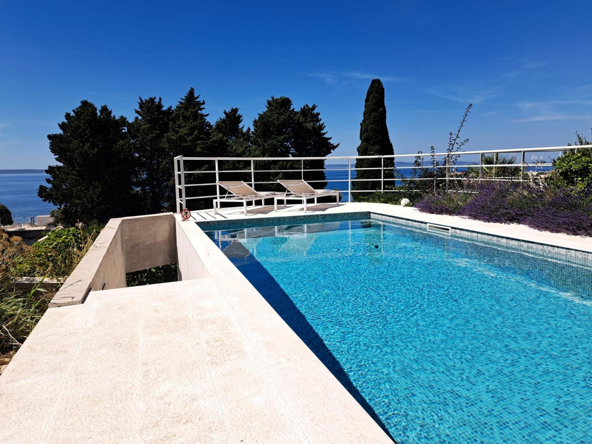 Apartment With Private Pool Split