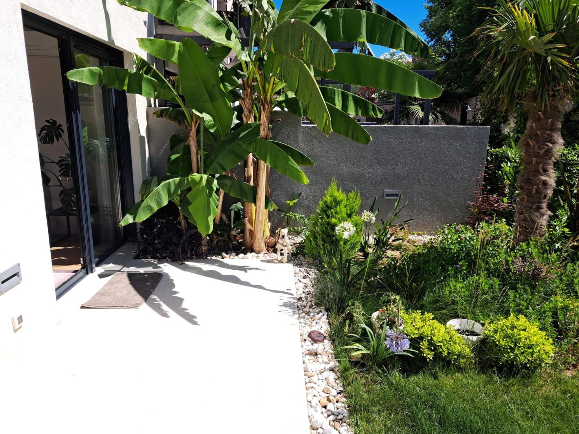 Apartment With Private Pool Split